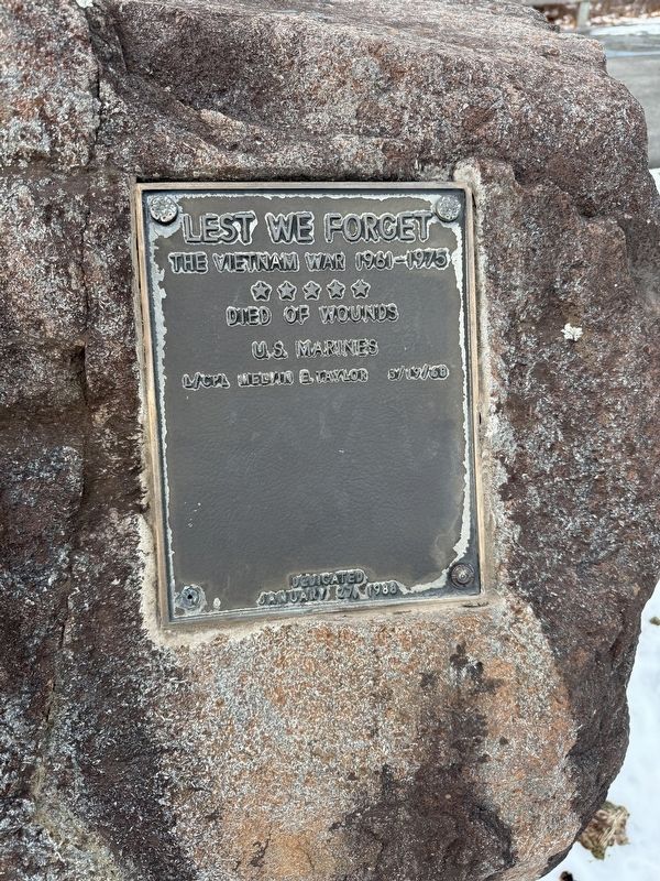 Lest We Forget Memorial [Right plaque] image. Click for full size.