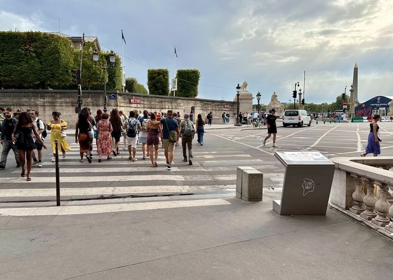 Autour de la Place de la Concorde Marker - wide view image. Click for full size.