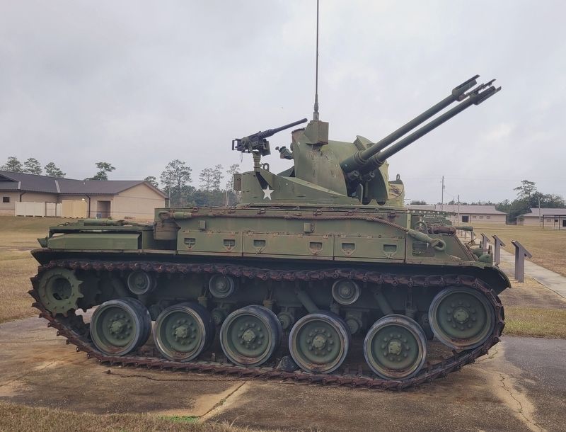 M42 <i>Duster</i> Self-Propelled Anti-Aircraft Gun image. Click for full size.