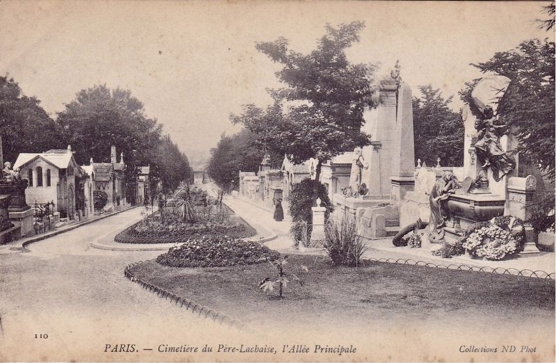 P�re-Lachaise Cemetery - All�e Principale image. Click for full size.