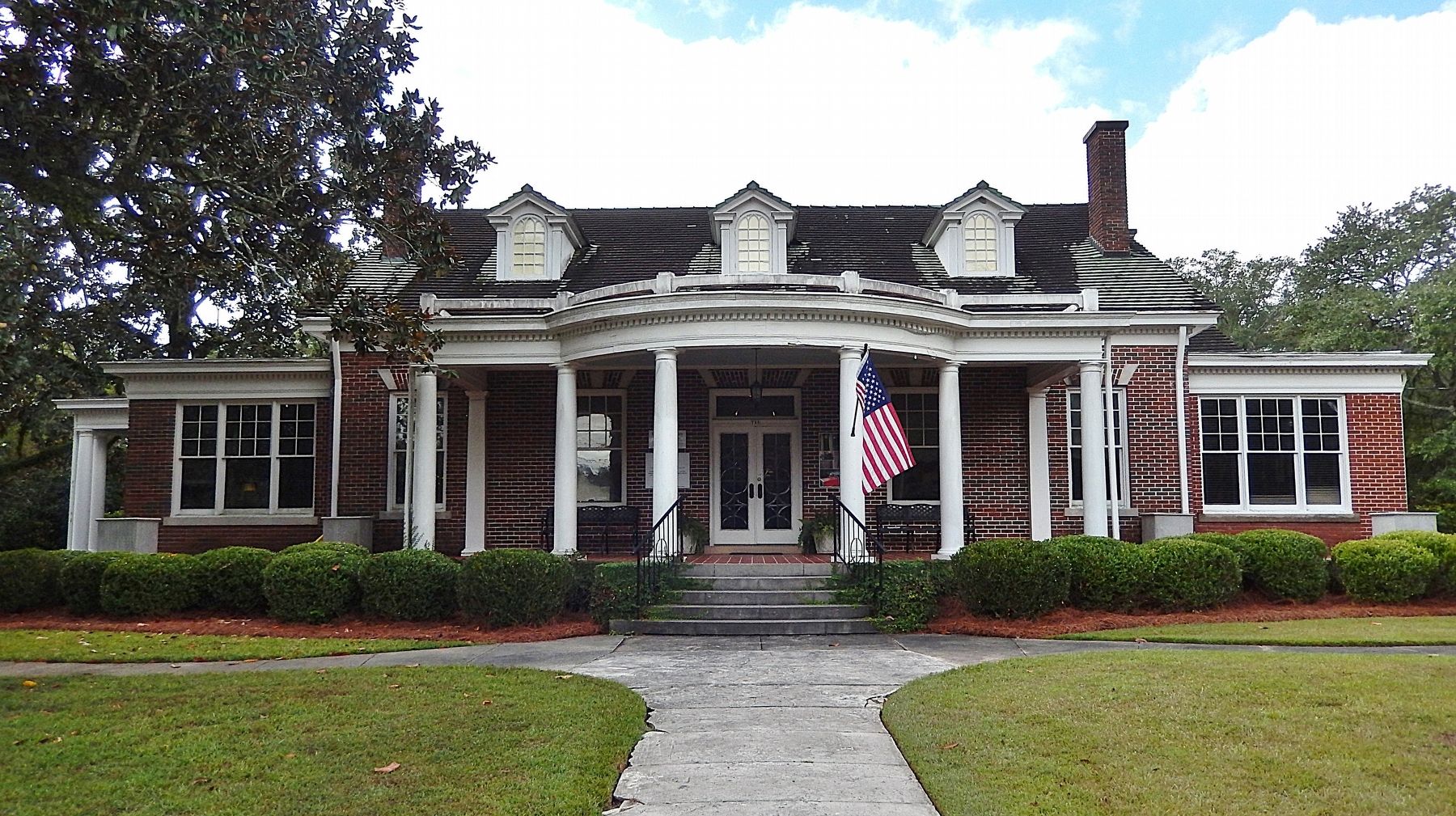 Flowers-Roberts House (<i>east/front elevation</i>) image. Click for full size.