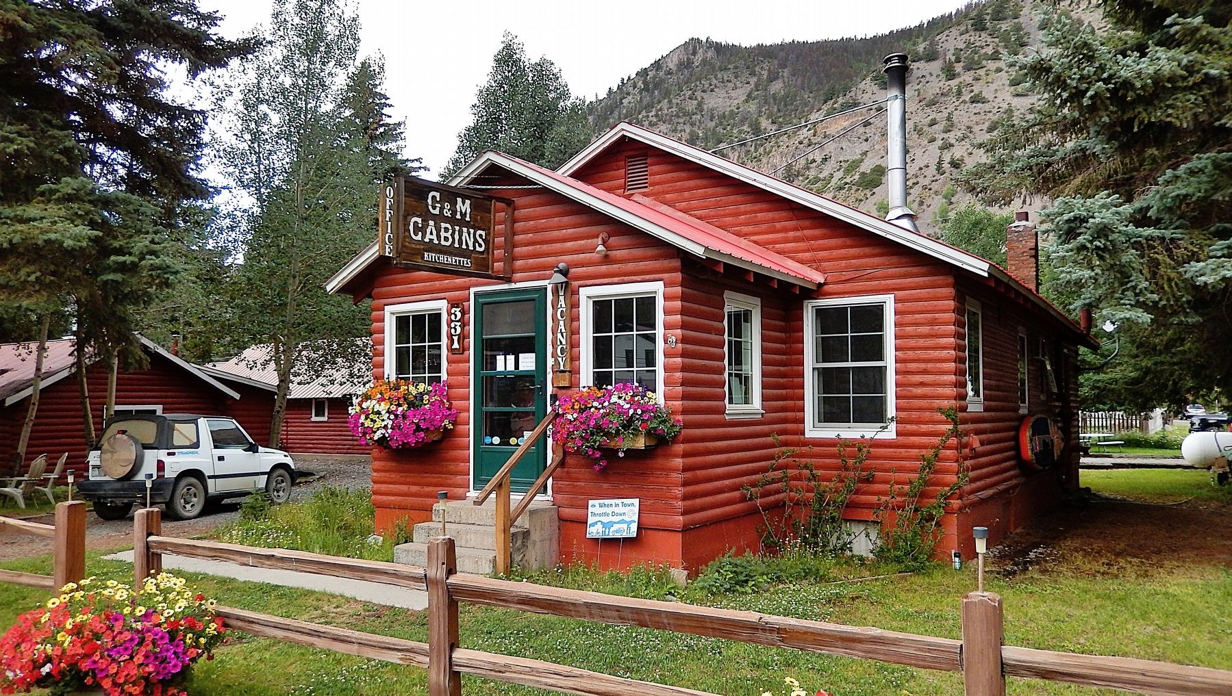 G & M Cabins Office Building image. Click for full size.