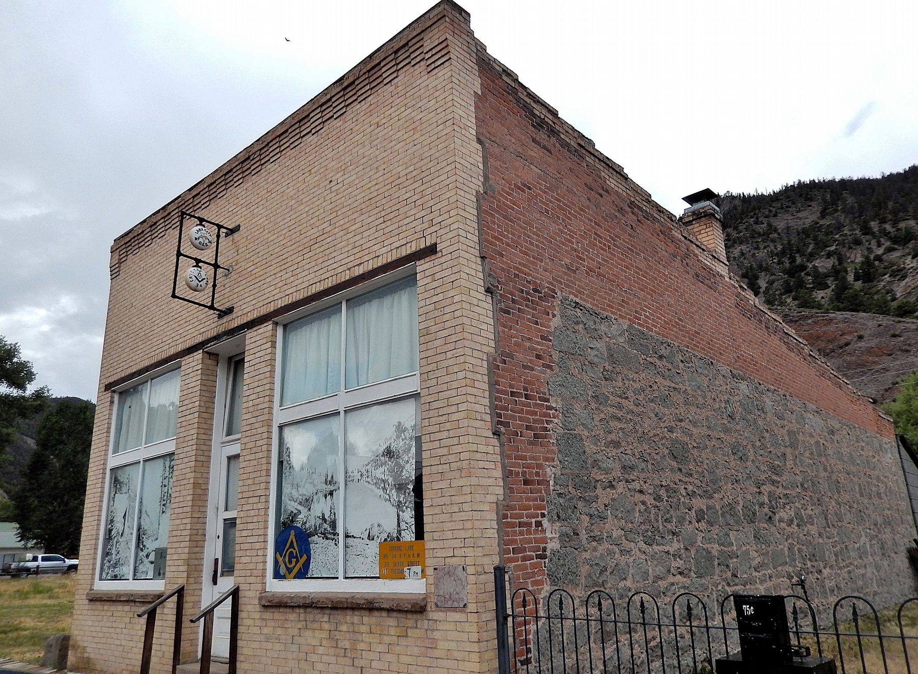 Crystal Lake Lodge No. 34 A.F. & A.M. (<i>northeast elevation</i>) image. Click for full size.