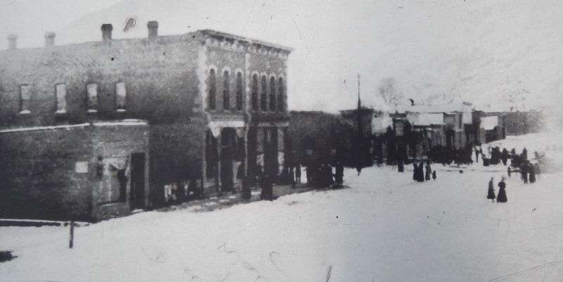 Marker detail: Concerned citizens filled Silver Street on December 27, 1912 image. Click for full size.