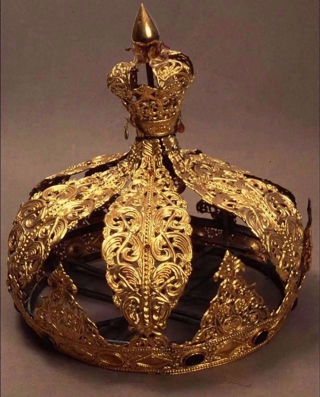 Gold Torah Crown Gifted to the Paradesi Synagogue, Kochi. Click for full size. Gold Torah Crown Gifted to the Paradesi Synagogue, Kochi image. Click for full size.