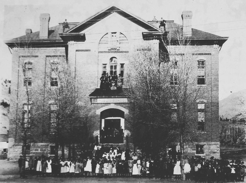 Marker detail: Students and staff at the old Lake City school in 1897 image. Click for full size.