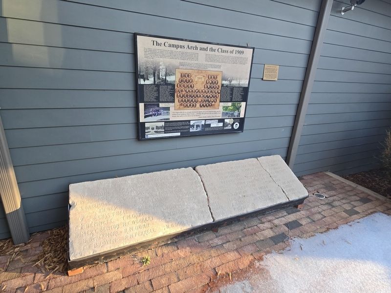 Granite block of the class of 1909 below The Campus Arch and the Class of 1909 Marker image. Click for full size.