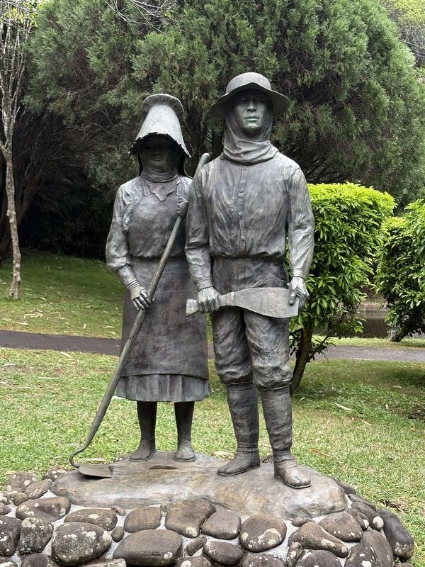 A closeup photo of the statues. Click for full size. A closeup photo of the statues image. Click for full size.
