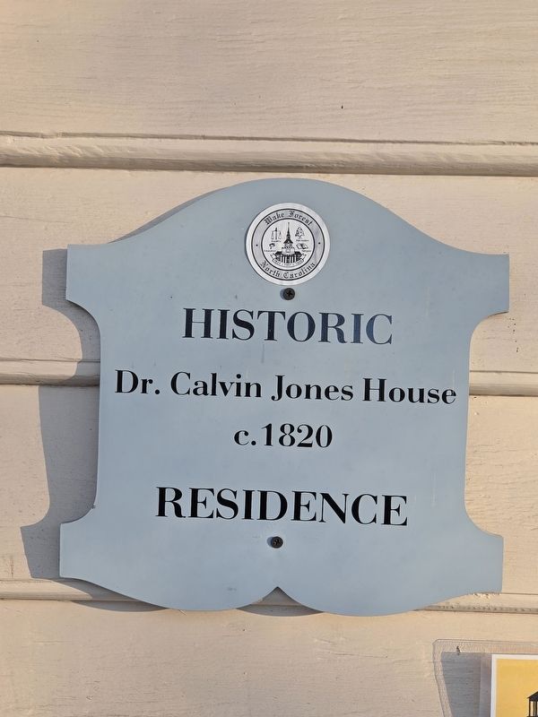 The Calvin Jones House plaque by the city of Wake Forest image. Click for full size.