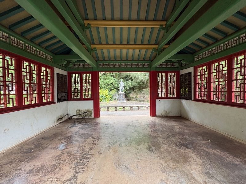Kapaniwai Chinese Heritage Garden / Sun Yat Sen Bronze Statue Marker image. Click for full size.
