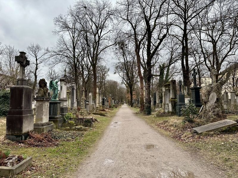 Alter Südlicher Friedhof / Old Southern Cemetery Marker - general view. Click for full size. Alter Südlicher Friedhof / Old Southern Cemetery Marker - general view image. Click for full size.