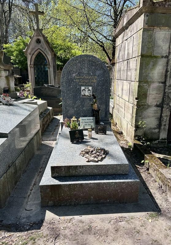 Grave of Daniel Darc image. Click for full size.