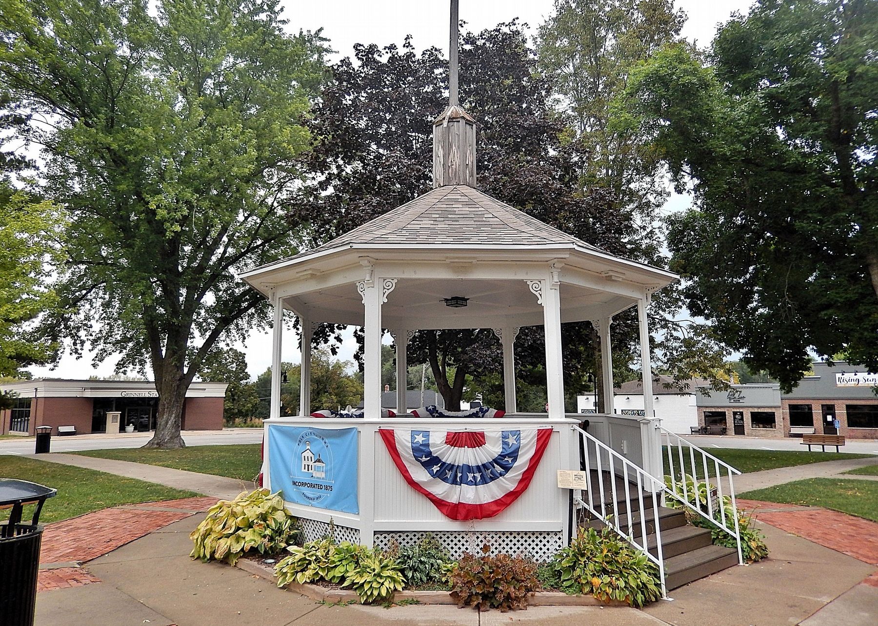 Polk City Town Square Bandstand image. Click for full size.