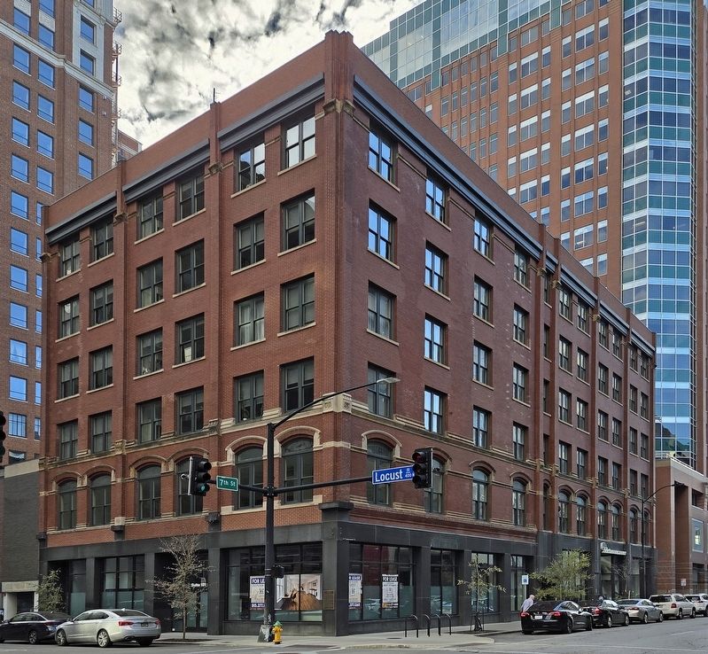Civil Rights Victory Marker, mounted on the close corner the building image. Click for full size.