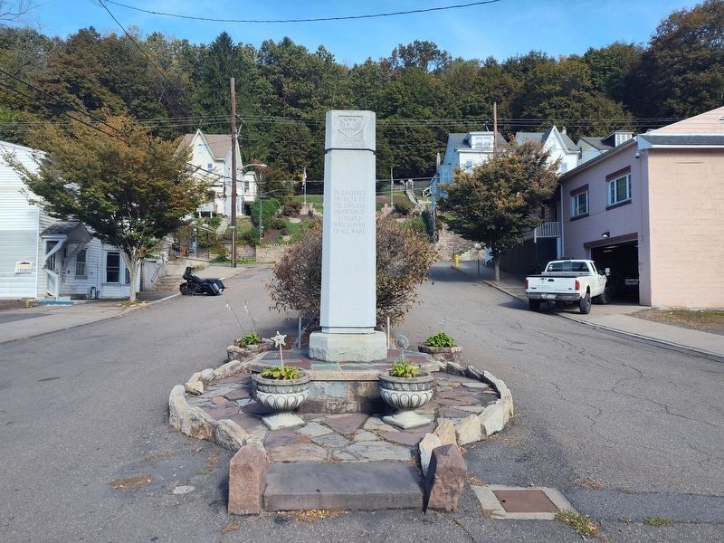 Ashland Veterans Memorial image. Click for full size.