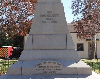 Confederate Monument image. Click for full size.