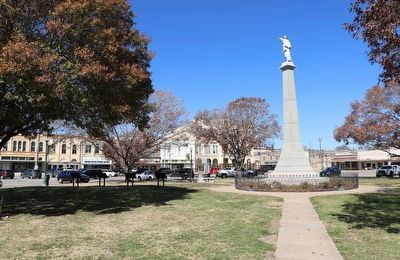 Confederate Monument image. Click for full size.