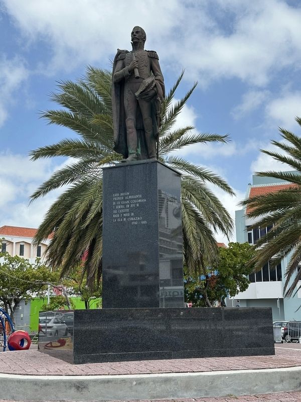 Luis Brion Monument - wide view with statue image. Click for full size.