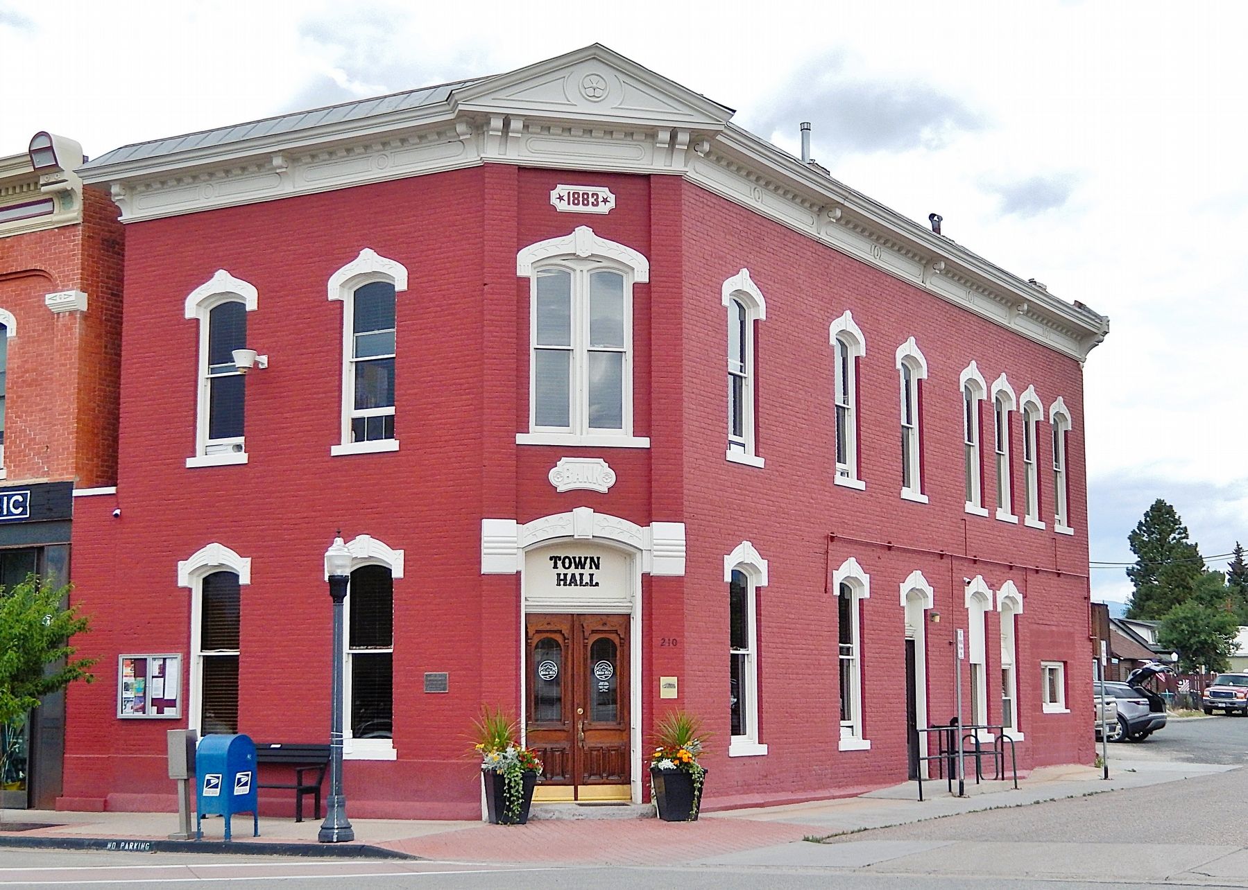 Town Hall (<i>southeast elevation</i>). Click for full size. Town Hall (<i>southeast elevation</i>) image. Click for full size.