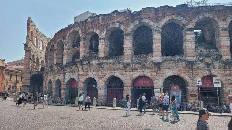 Roman Arena of Verona image. Click for full size.