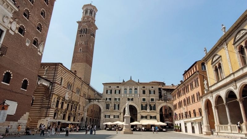 Piazza dei Signori image. Click for full size.