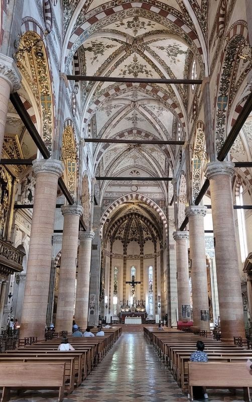 Basilica di Sant'Anastasia / Basilica of Saint Anastasia. Click for full size. Basilica di Sant'Anastasia / Basilica of Saint Anastasia image. Click for full size.