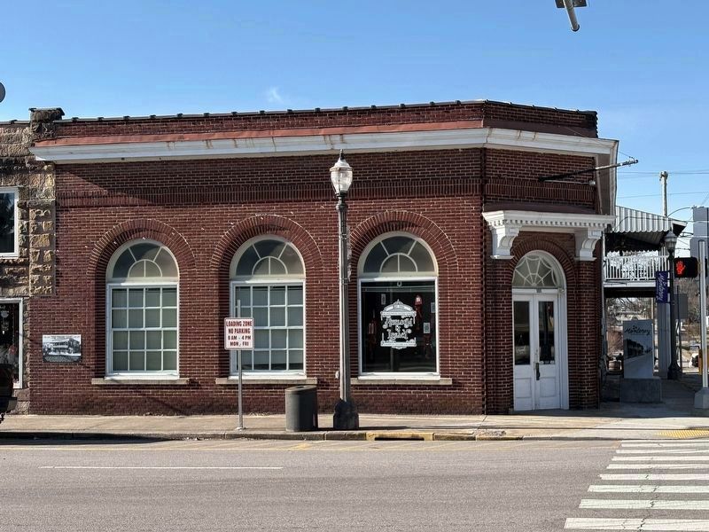 The Wilder Block Marker (marker along left edge of photo) image. Click for full size.