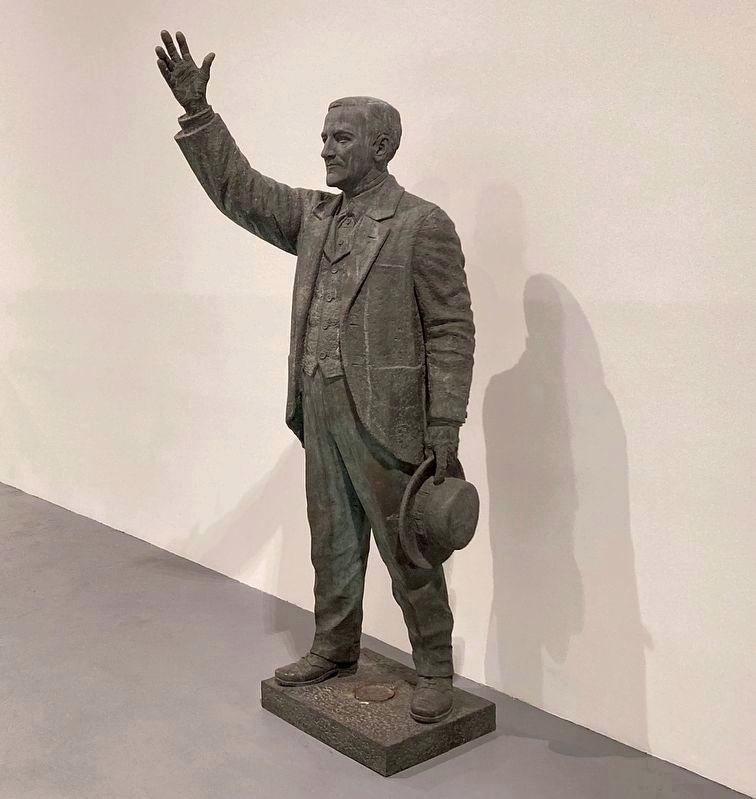 Josephus Daniels Statue image. Click for full size.