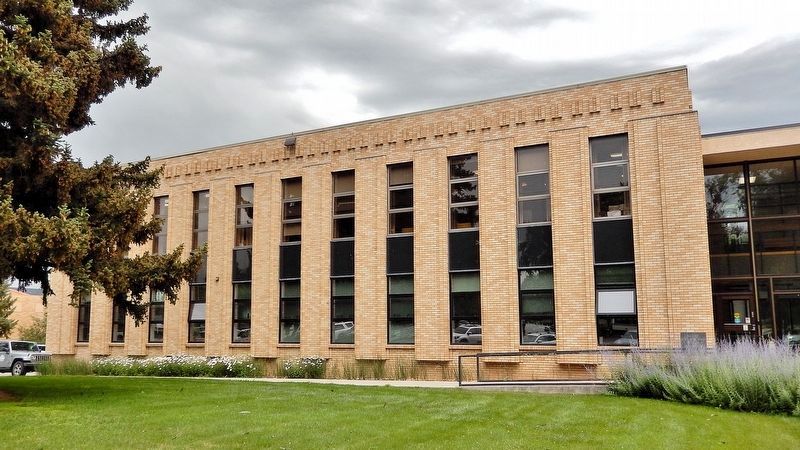 Chaffee County Courthouse (<i>1968 addition</i>) image. Click for full size.