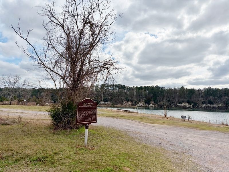 The Tombigbee Settlements Marker with Tombigbee River in background. image. Click for full size.
