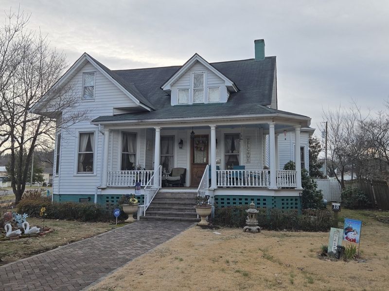Front view of Franklin House. Marker is at the right. Click for full size. Front view of Franklin House. Marker is at the right image. Click for full size.