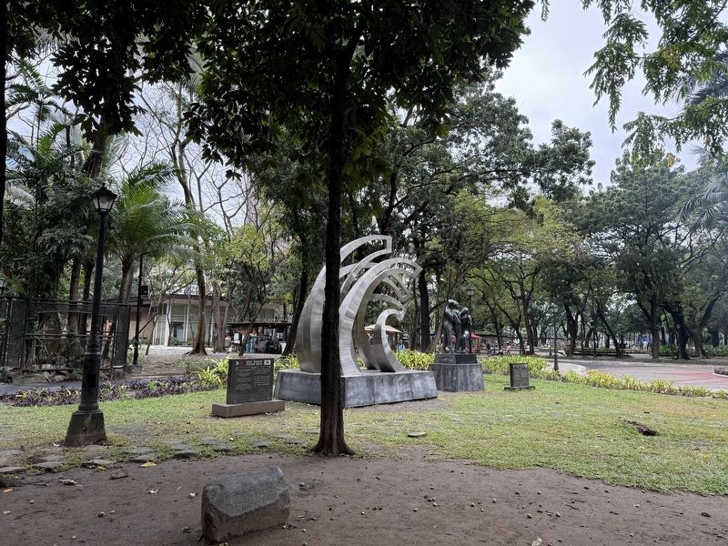 Filipino�Korean Soldier Monument image. Click for full size.