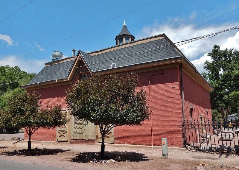 Carriage House image. Click for full size.