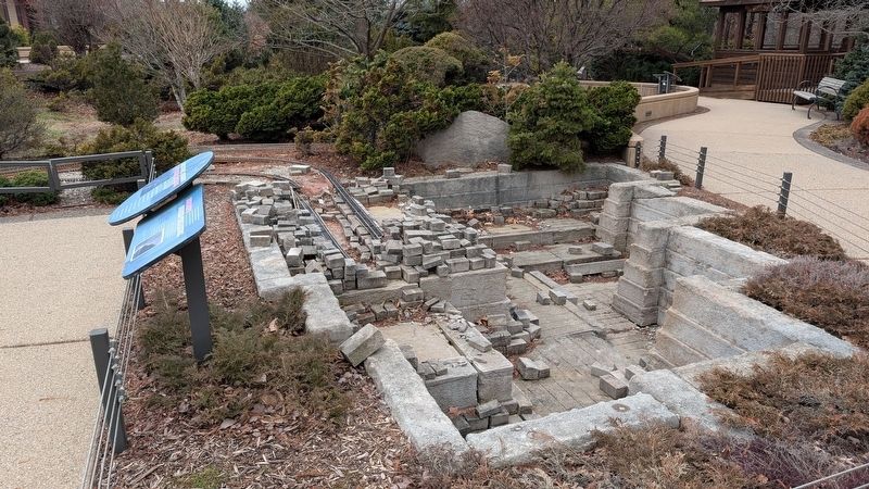 Miniature limestone quarry behind the marker image. Click for full size.