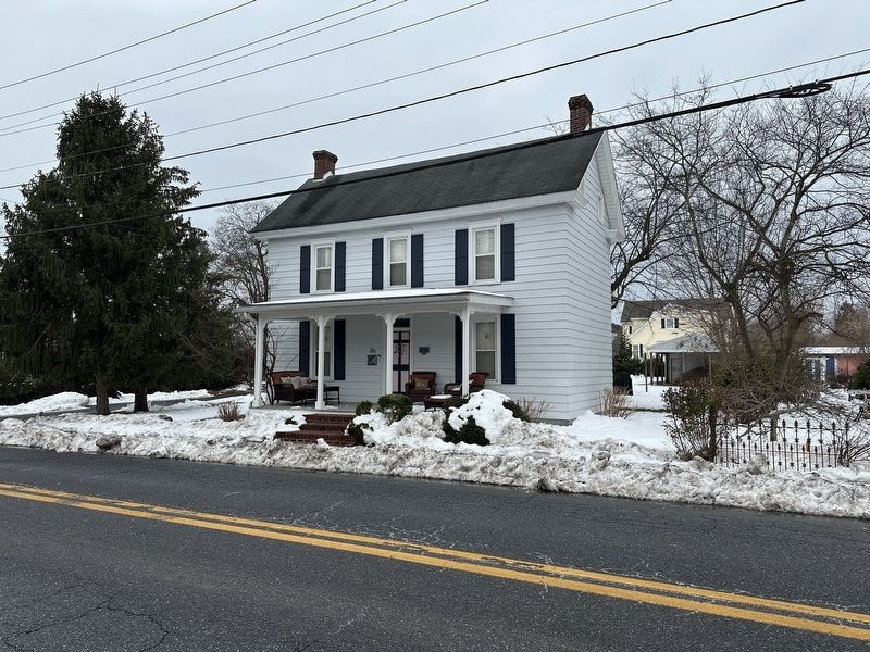 316 Union Street Marker - wide view image. Click for full size.