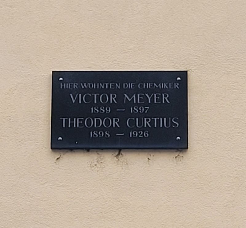 Hier wohnten die Chemiker / Here lived the chemists Marker. Click for full size. Hier wohnten die Chemiker / Here lived the chemists Marker image. Click for full size.