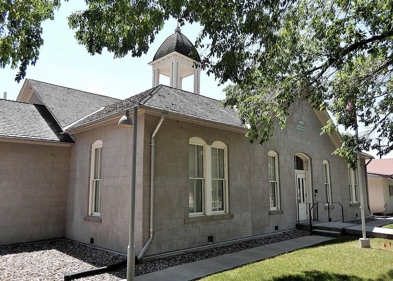 Costilla County Courthouse (<i>northwest elevation</i>) image. Click for full size.