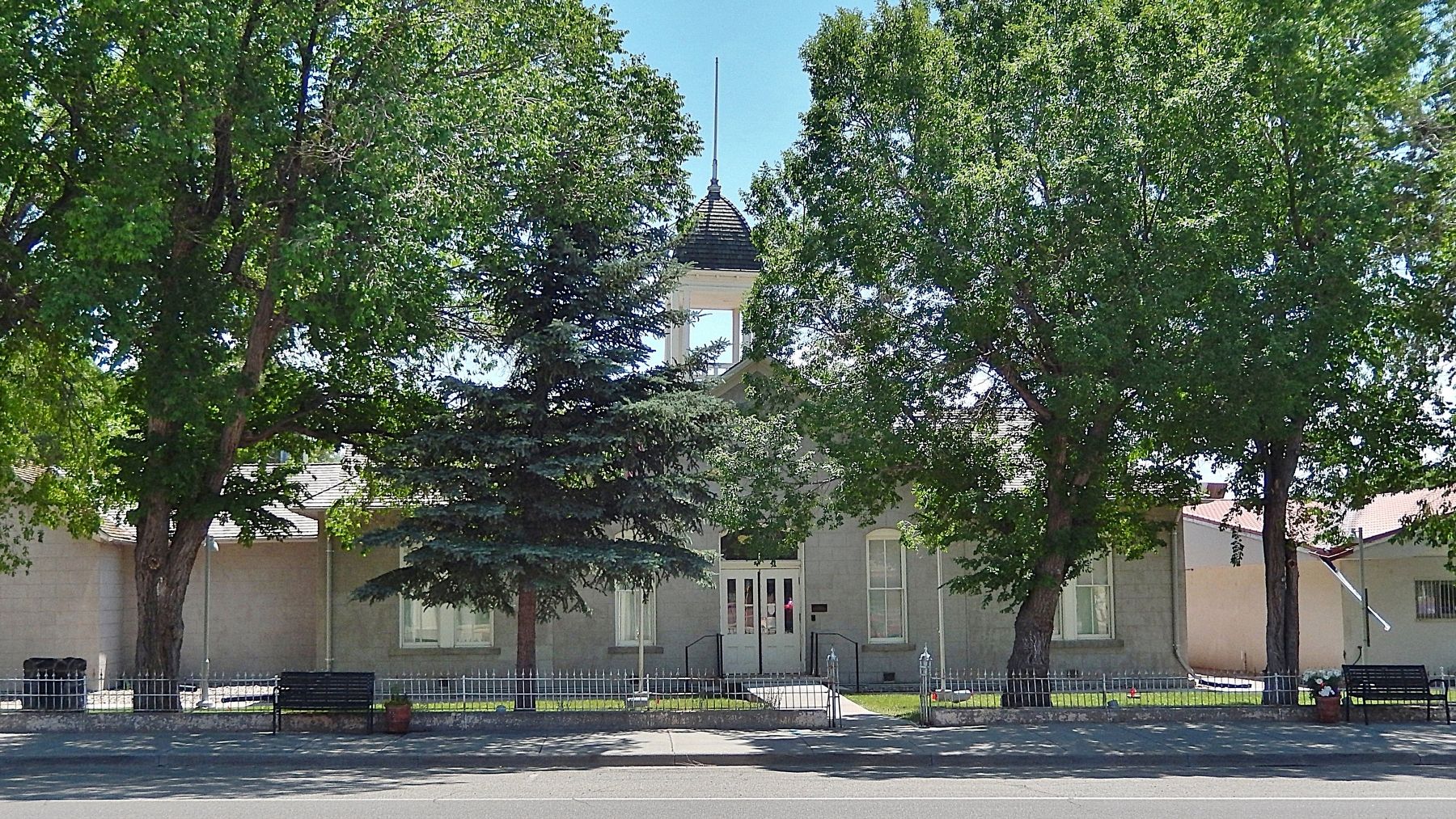 Costilla County Courthouse (<i>west elevation</i>) image. Click for full size.