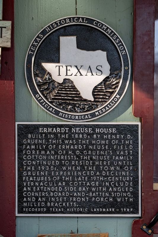 Erhardt Neuse House Marker. Click for full size. Erhardt Neuse House Marker image. Click for full size.