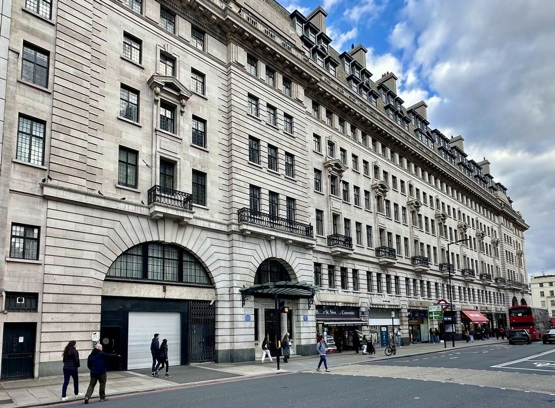 Eric Coates Marker - wider view, looking south on Baker Street image. Click for full size.