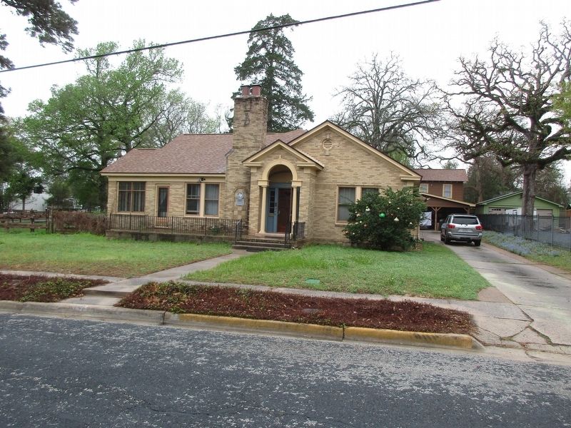 Boettcher House and marker. Click for full size. Boettcher House and marker image. Click for full size.