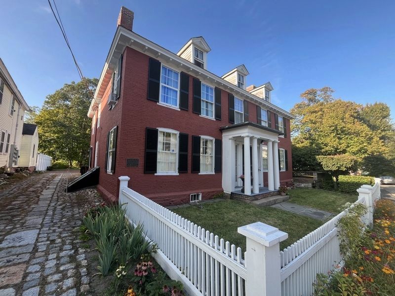 Jackson-Russel-Whitfield House image. Click for full size.