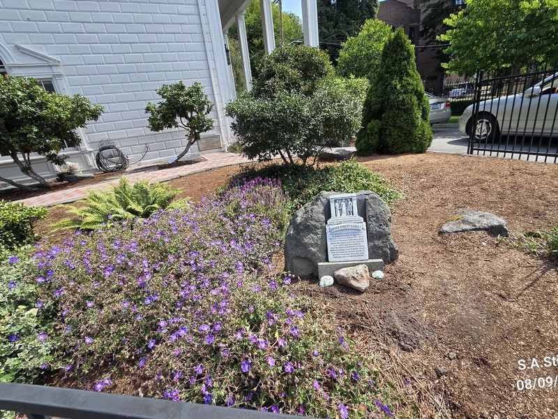 Marker with house visible in the background image. Click for full size.