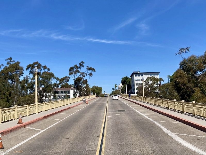 First Avenue Bridge image. Click for full size.