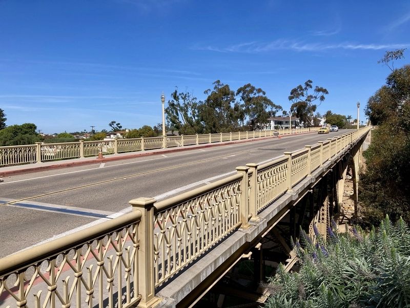 First Avenue Bridge image. Click for full size.