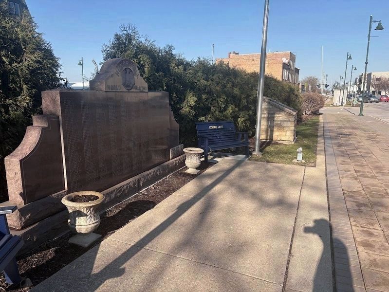 Lemont war memorials on Main Street image. Click for full size.