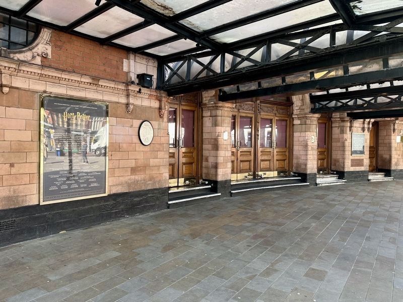 Palace Theatre Marker - wide view image. Click for full size.