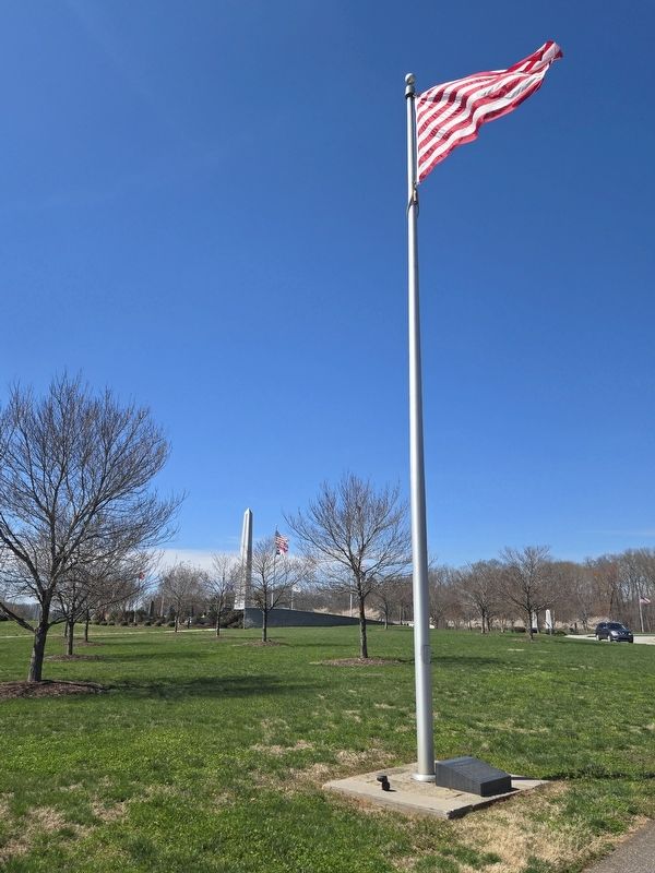 Sons of Liberty Flag looking towards the center obelisk of the Carolina Field at the Honor image. Click for full size.