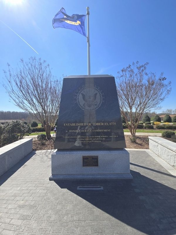 Full view The United States Navy Memorial and Naval Flag image. Click for full size.