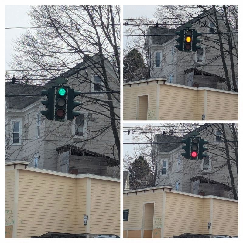 Green on Top Marker Traffic Signal image. Click for full size.
